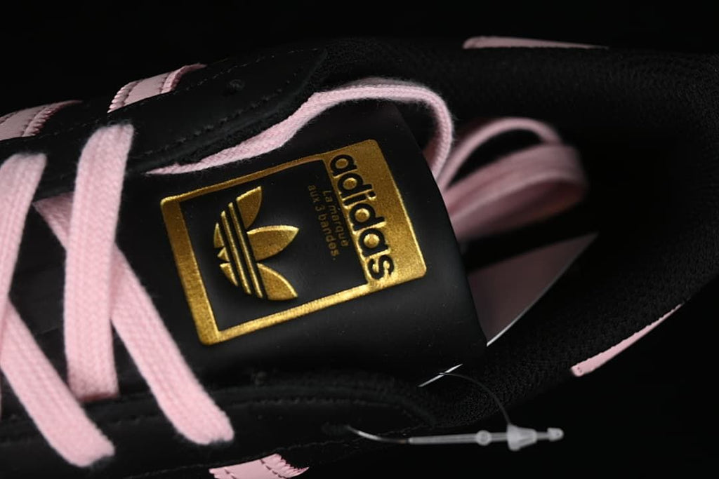 Close-up of the tongue badge and pink laces