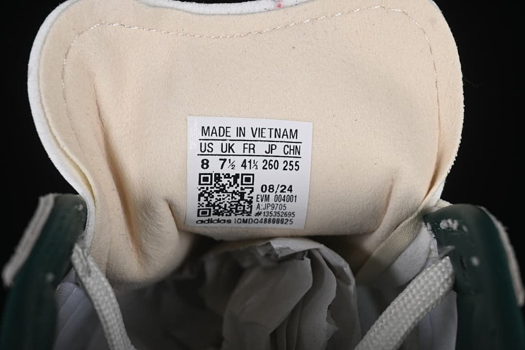 Tongue size label showing US 8, UK 7.5, FR 41 1/3, JP 260 and CHN 255