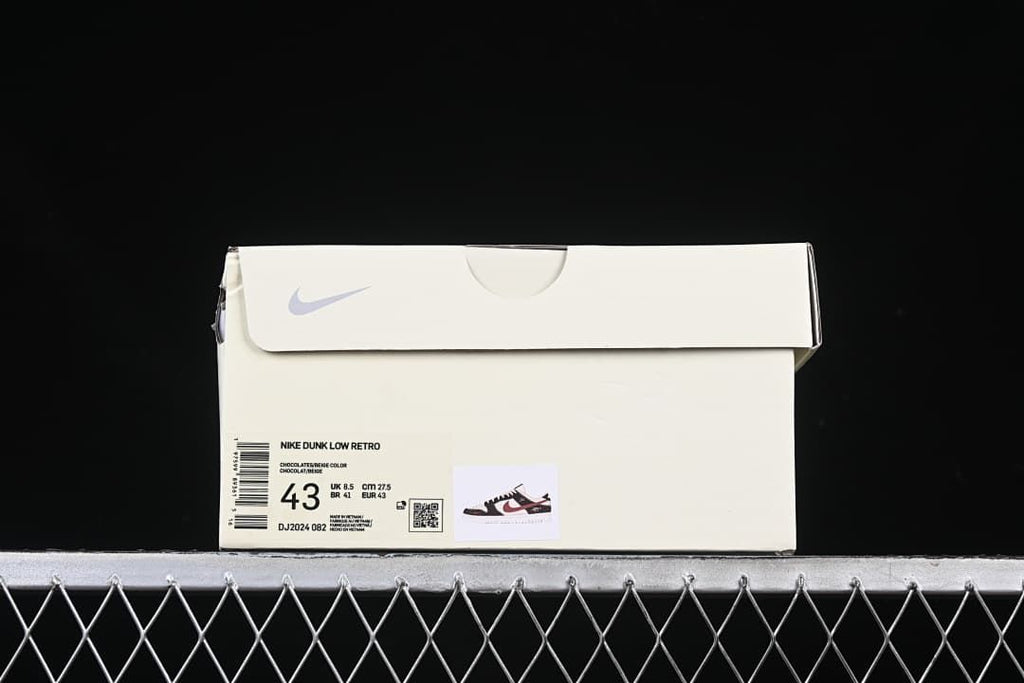Shoebox label displaying Nike Dunk Low Retro, color description, style code, and EU size 43.