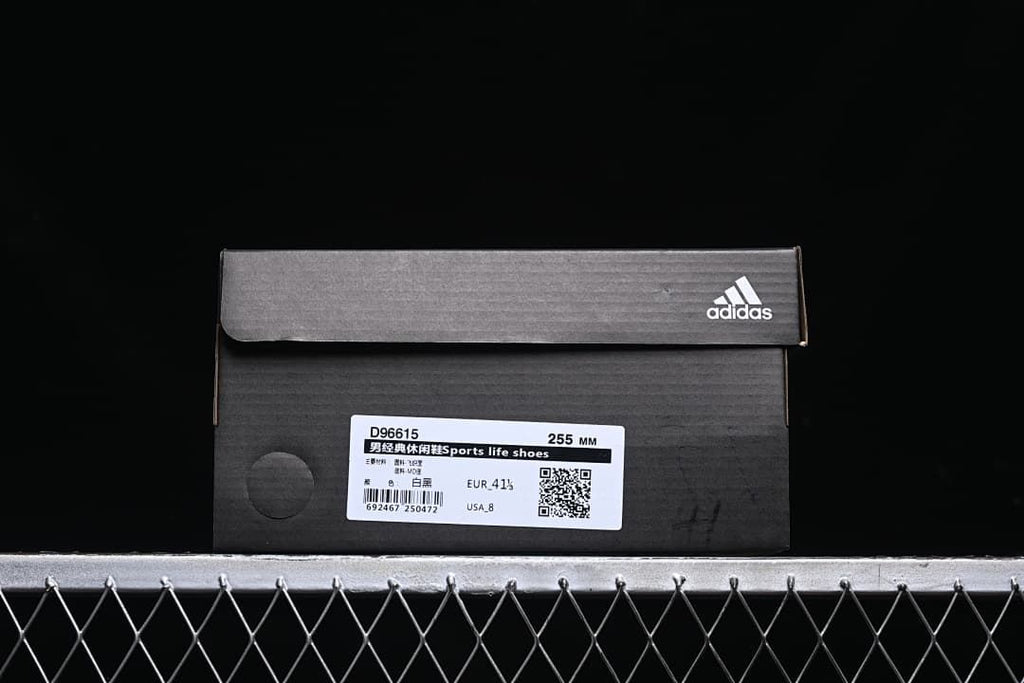 Shoe box label showing D96615 and photographed size markings
