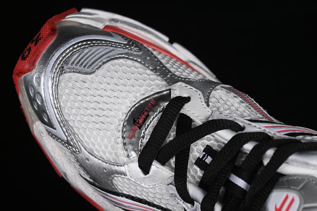 Close-up of the textured heel-side panel and black laces.