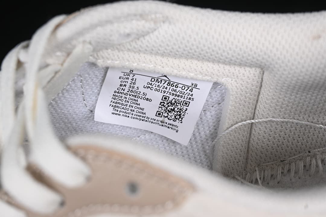 Tongue size label showing EU 41 and style code DM7866-074.