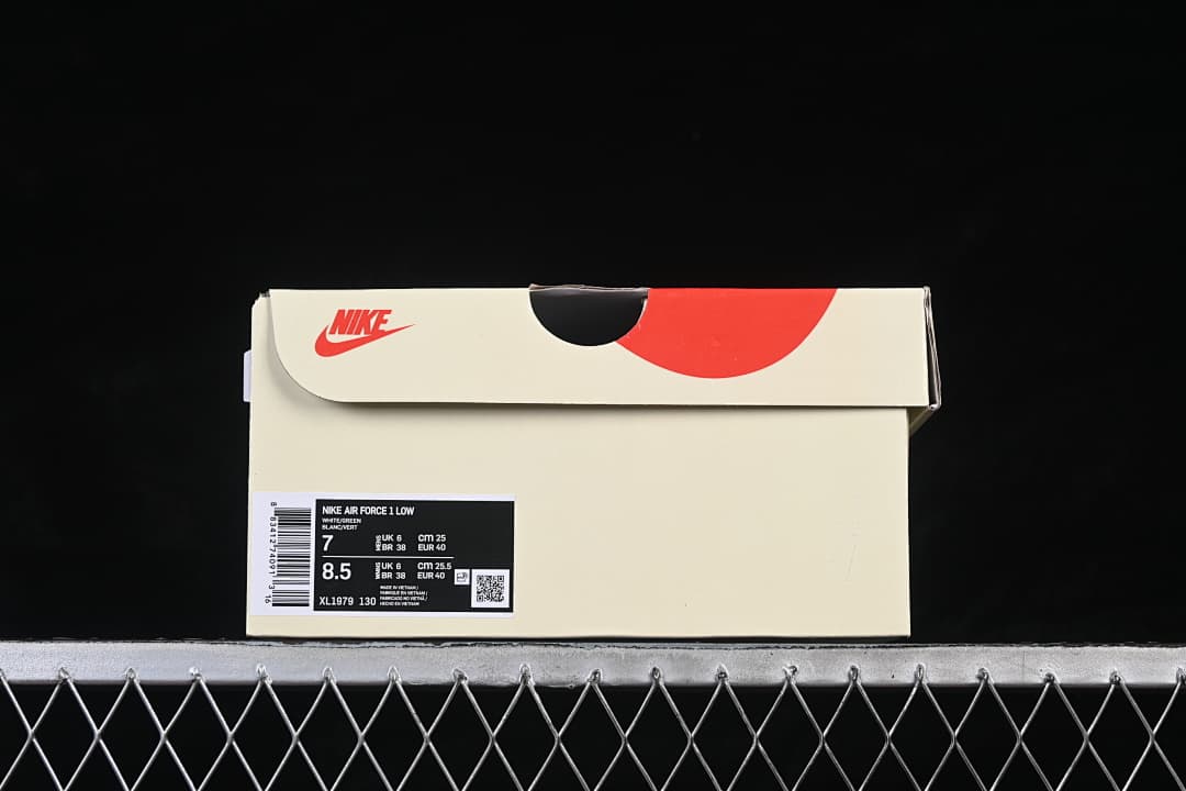 Shoebox label showing Nike Air Force 1 Low and sample sizing
