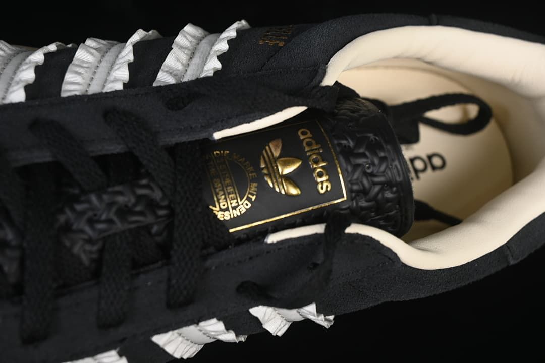 Close-up of the laces, tongue label and light-colored interior lining.