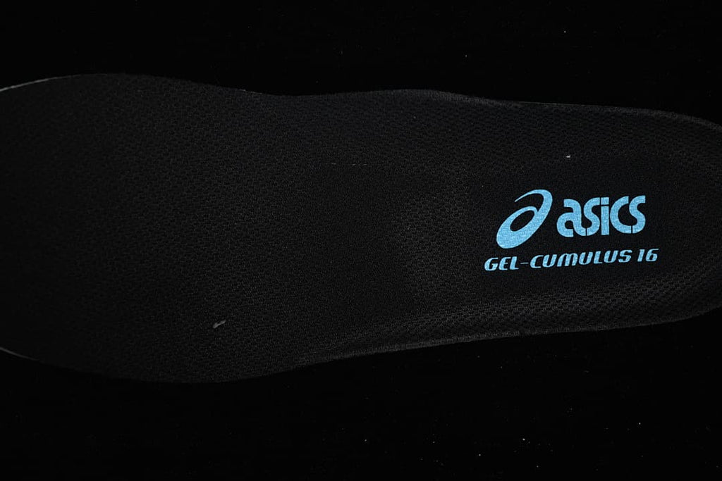 Close-up of the insole showing ASICS and GEL-CUMULUS 16 branding.