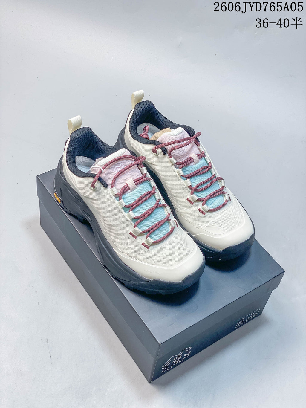 Pair of light-colored KOLON SPORT MA Approach Venti shoes with burgundy laces and dark lugged outsoles; image text shows a size range of 36–40.5.