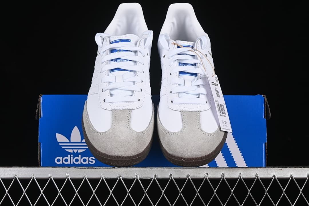Front view of the pair showing the light gray toe panels and white laces