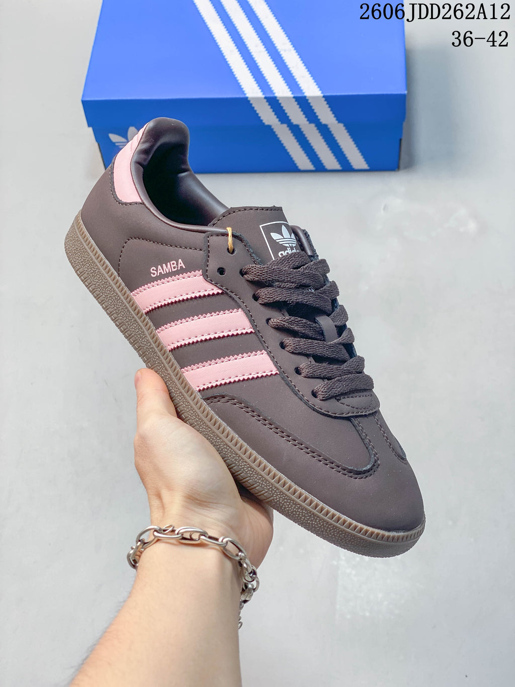 Close side view of the sneaker showing the Samba marking, pink stripes and heel detail.
