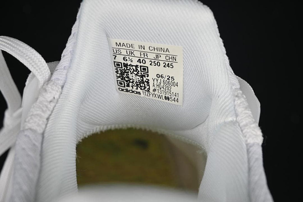 Tongue size label showing US 7, UK 6.5, FR 40, JP 250 and CHN 245.