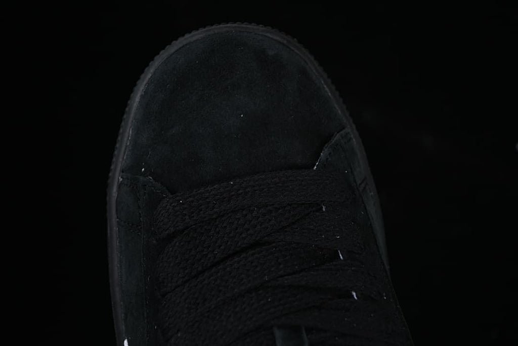 Top view of the black toe and laces.