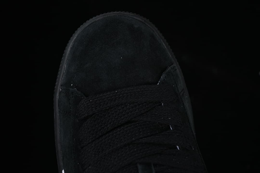 Top view of the black toe and laces.