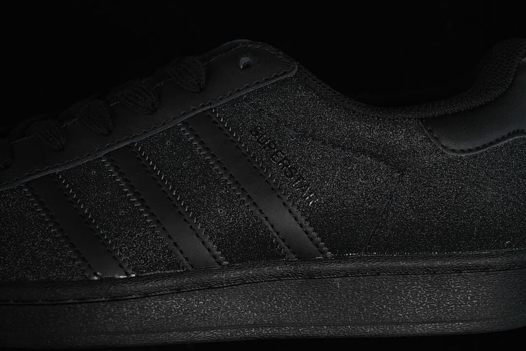 Close-up of the black side stripes and textured upper