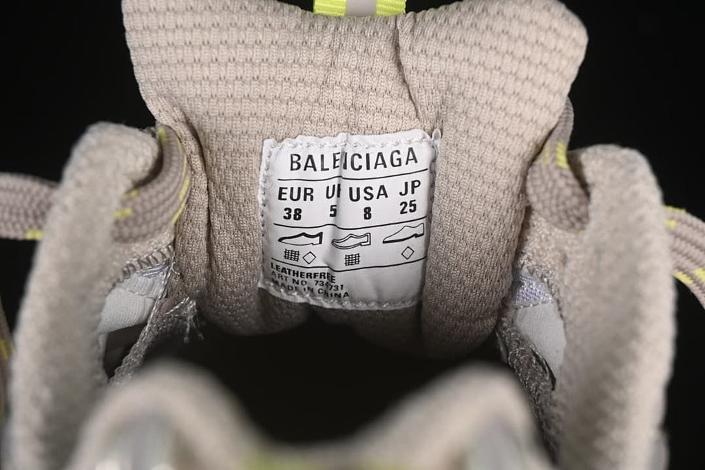 Tongue size label showing EU 38, US 5, US 8, and JP 25