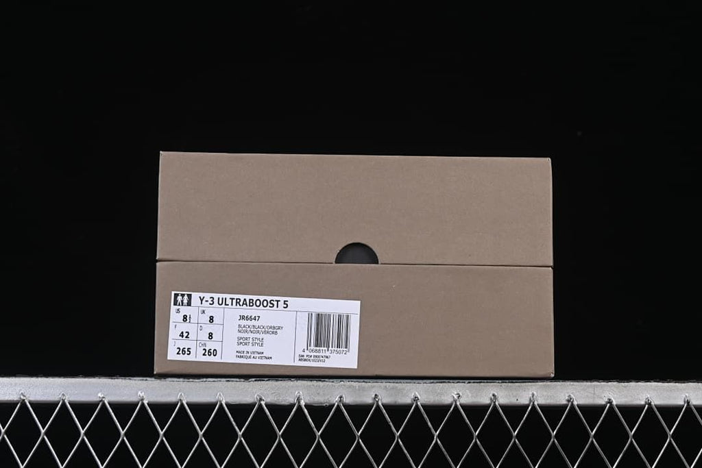 Box label showing Y-3 Ultraboost 5, style code JR6647, and sample sizing