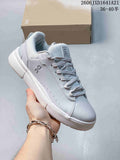 Light grey On The Roger low-top sneaker with matching laces and white sole