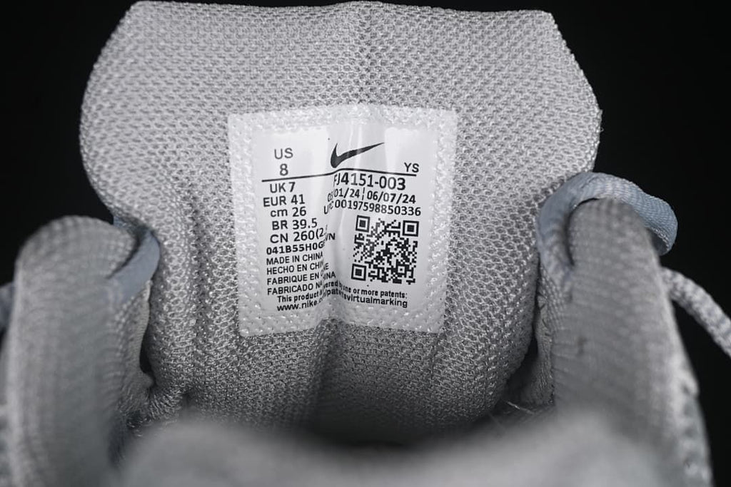 Tongue label showing size and style code FJ4151-003