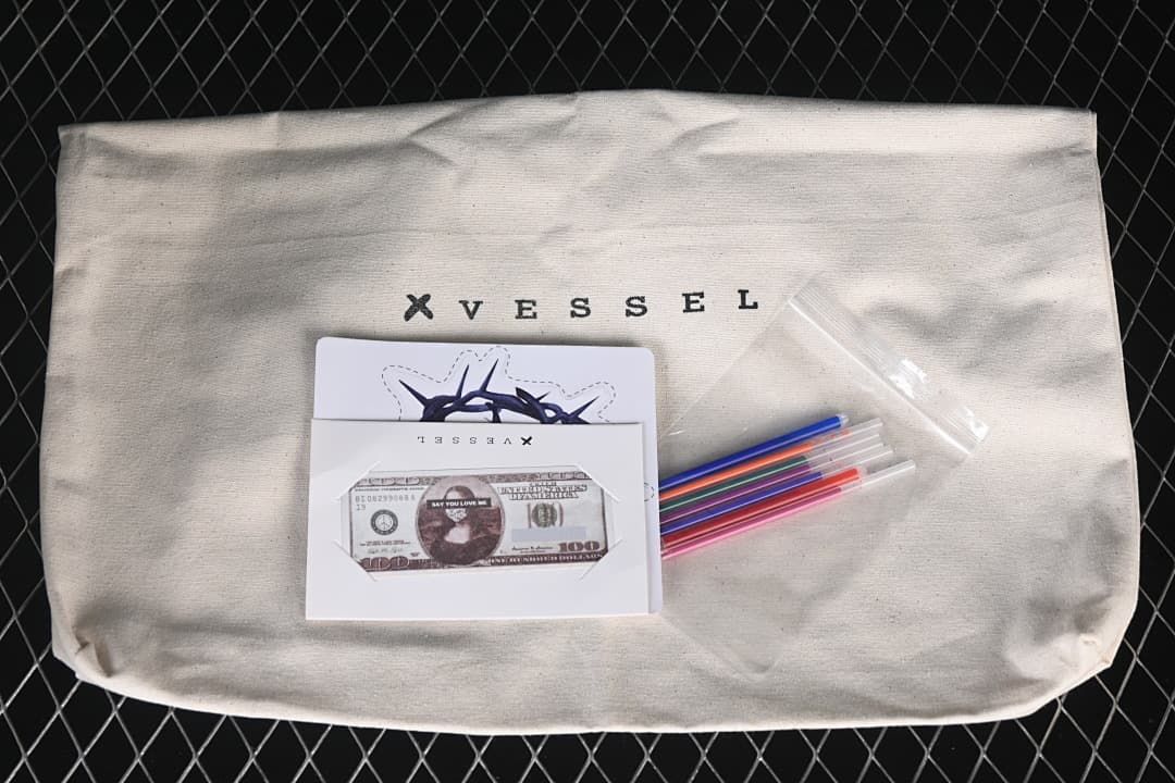 VESSEL-branded cloth bag, printed cards, and a set of colored lace accessories.