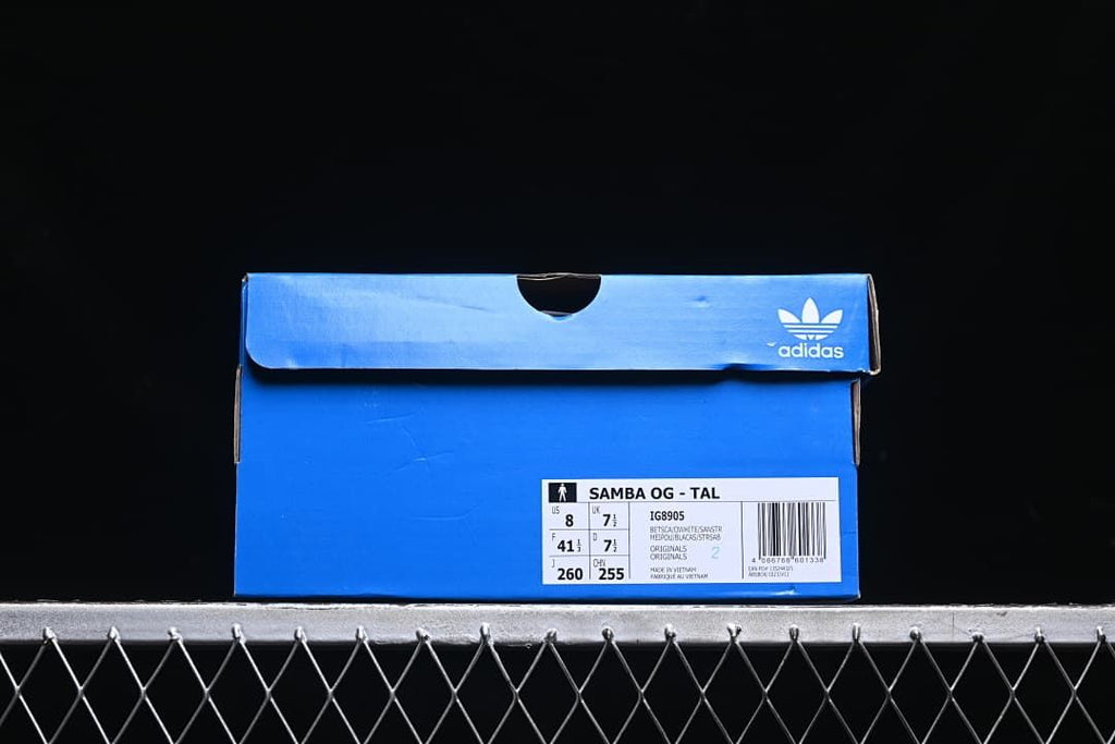 Blue shoe box label identifying the Samba OG Tal, style IG8905, with sample size US 8.
