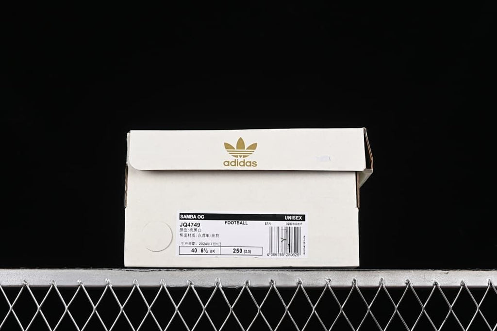 Shoe box label identifying Samba OG and style JQ4749