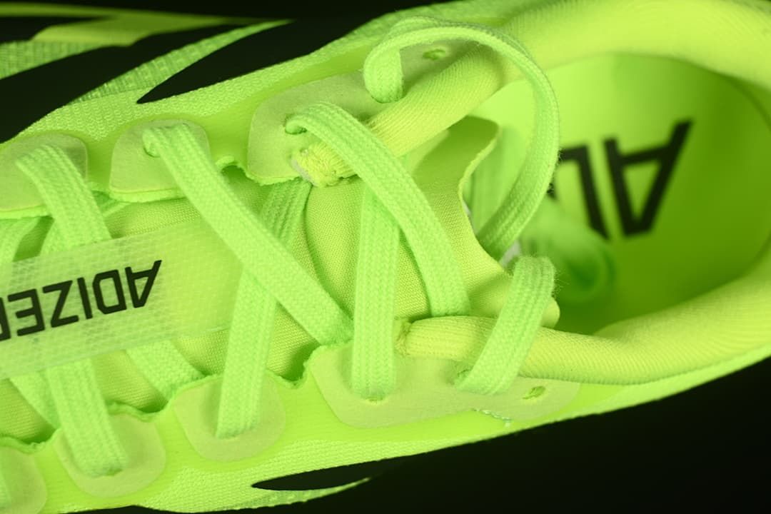 Close-up of laces and tongue branding.