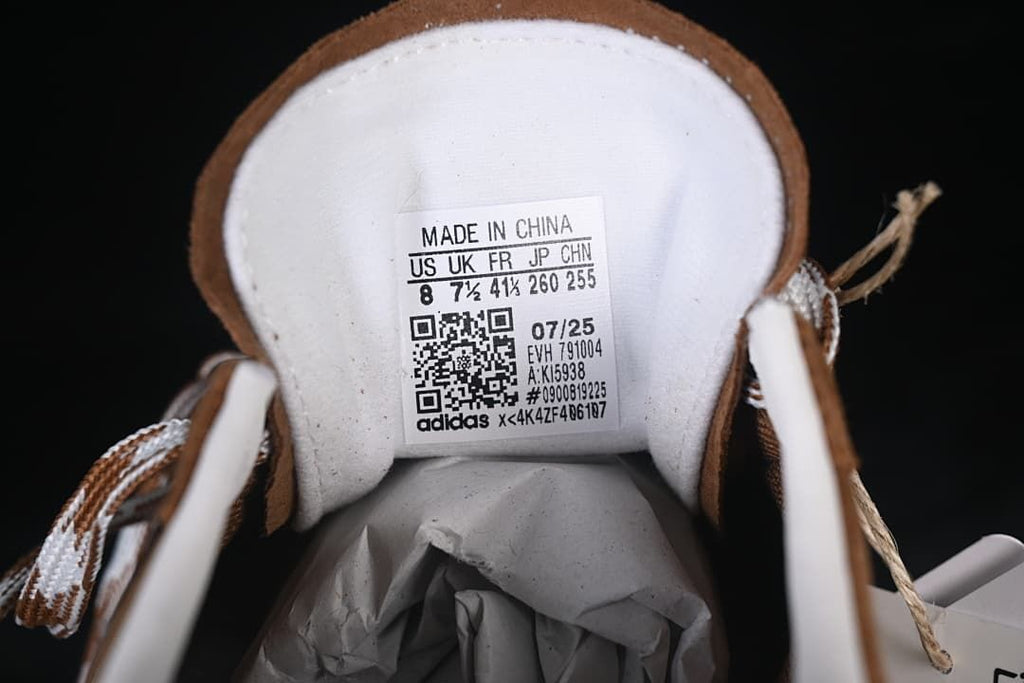 Tongue size label showing US 8, UK 7½, FR 41⅓, JP 260, and CHN 255