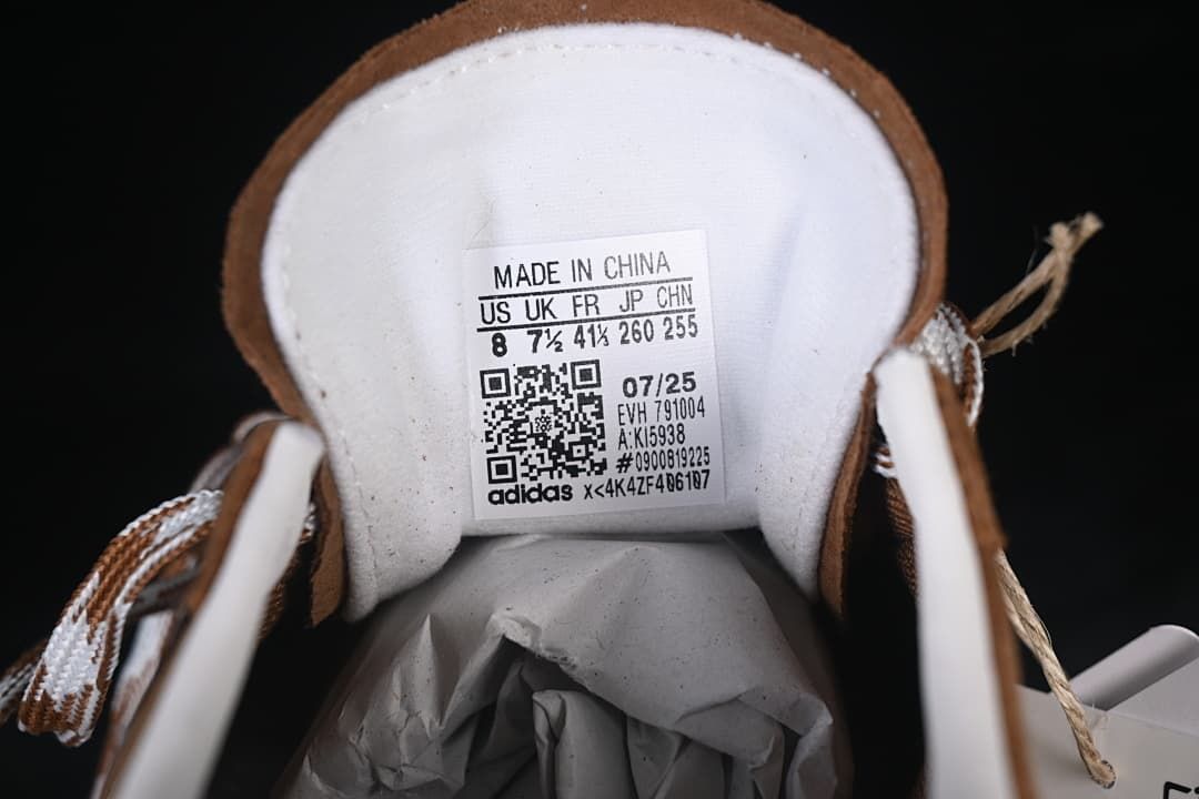 Tongue size label showing US 8, UK 7½, FR 41⅓, JP 260, and CHN 255