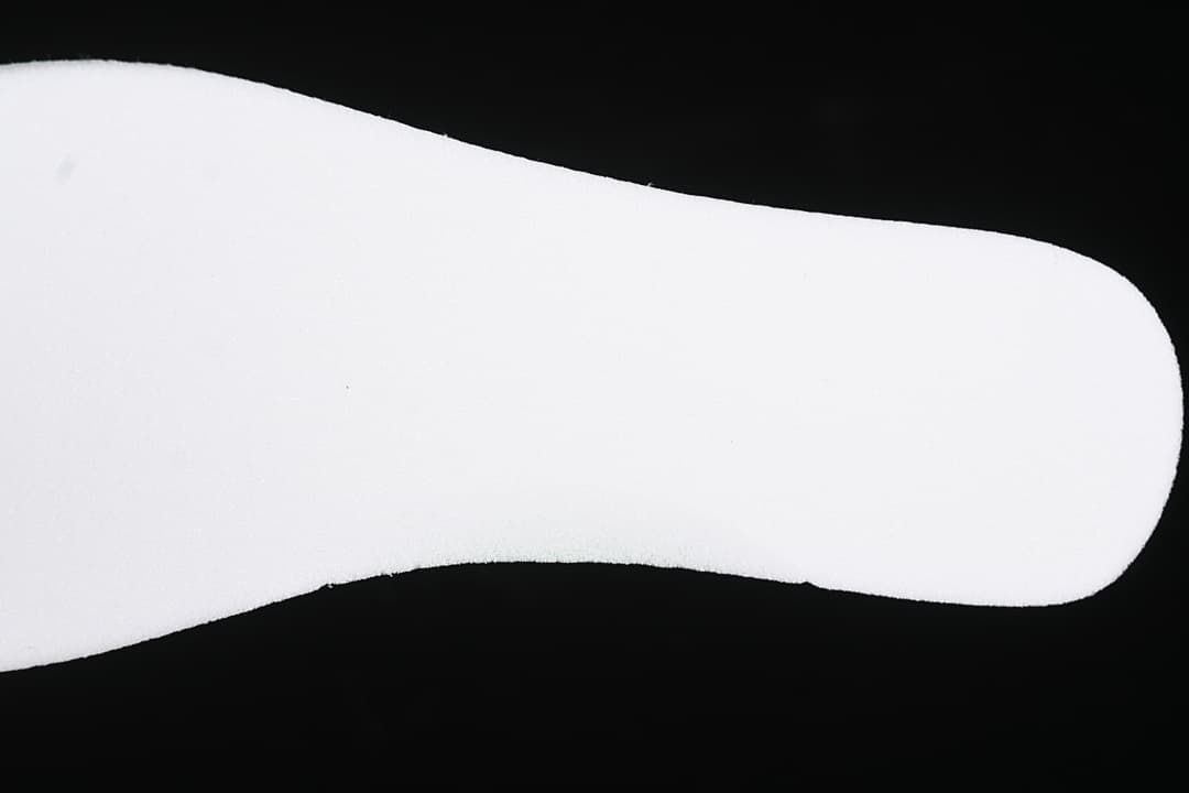 Close-up of the white insole
