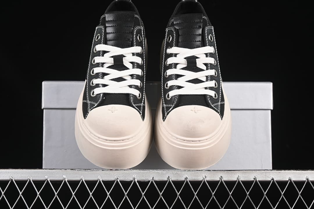 Front view of the pair with light-colored toe caps and thick platform soles.