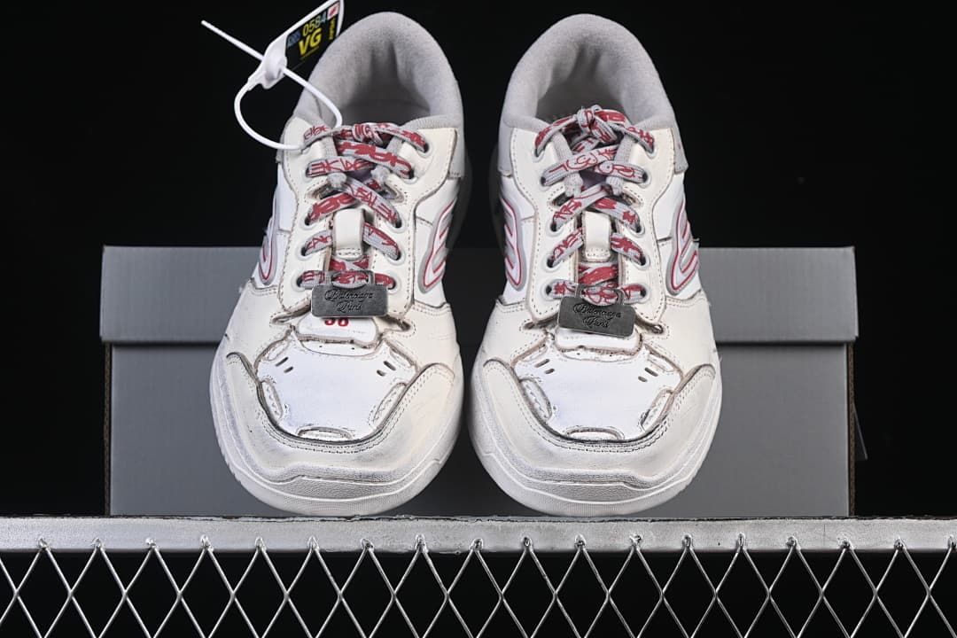 Front view of the pair displayed on the shoe box