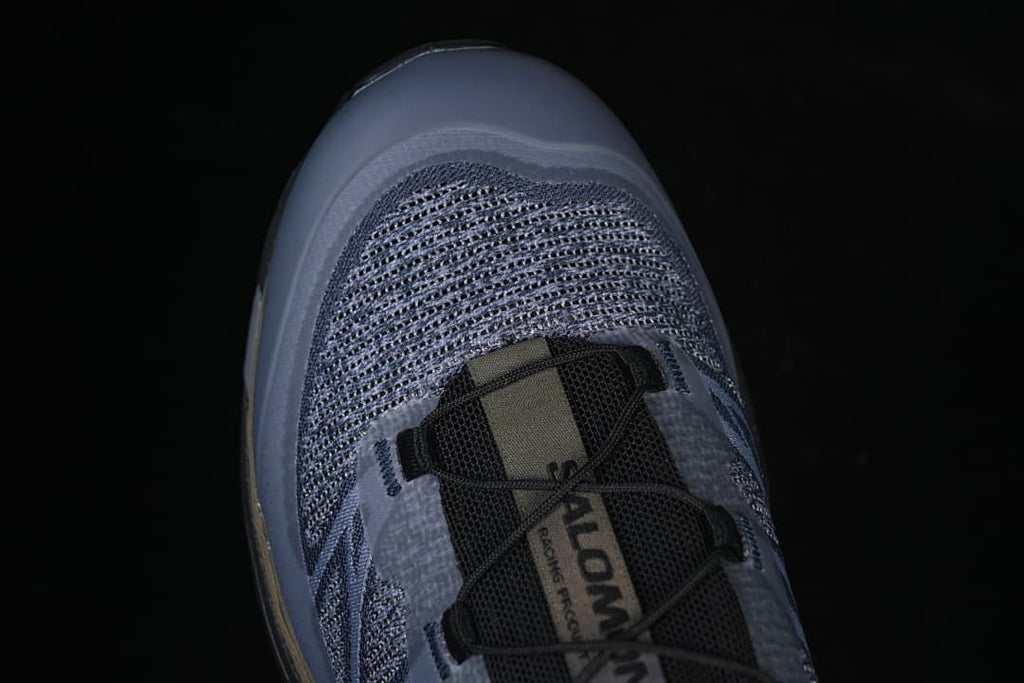 Top view highlighting the mesh toe and quick-lace system