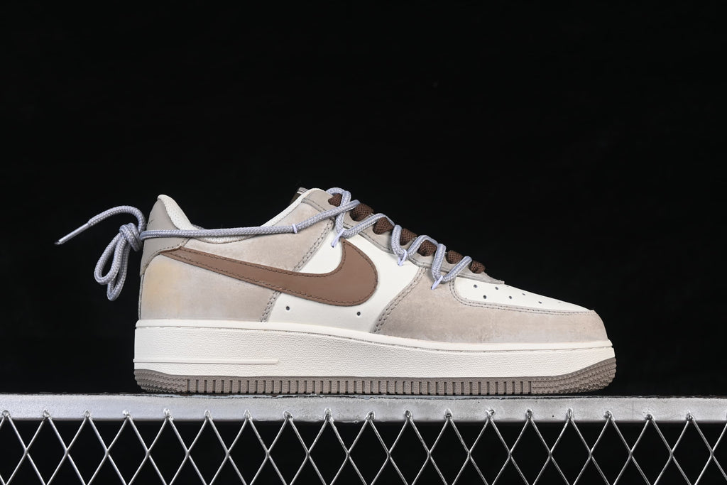 Side profile of the low-top sneakers with pale laces and layered design