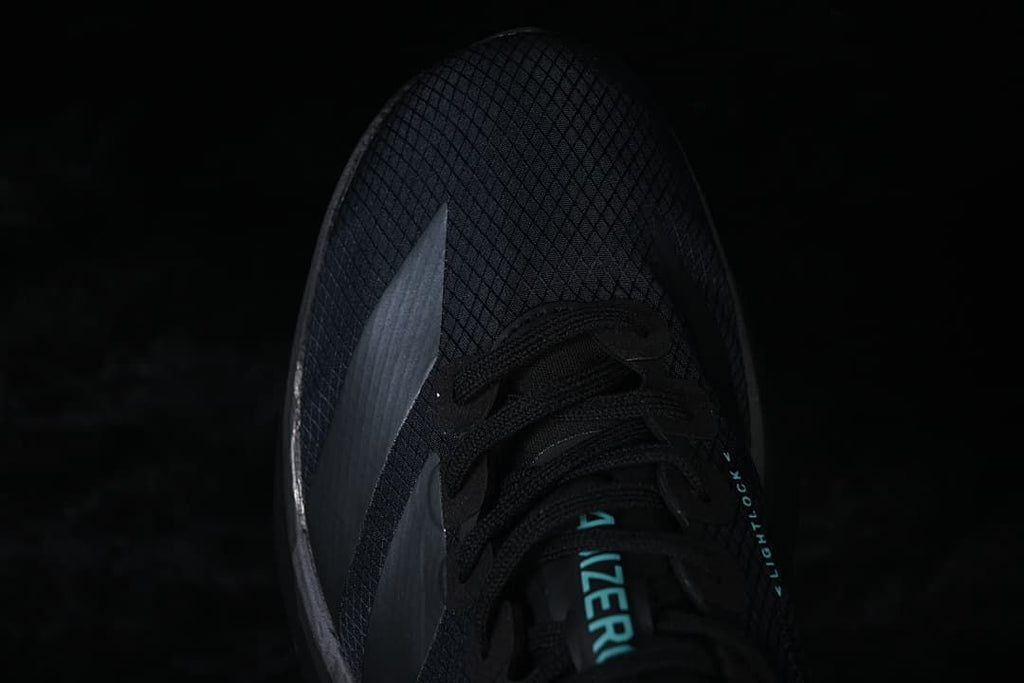 Top view of the patterned toe and laces
