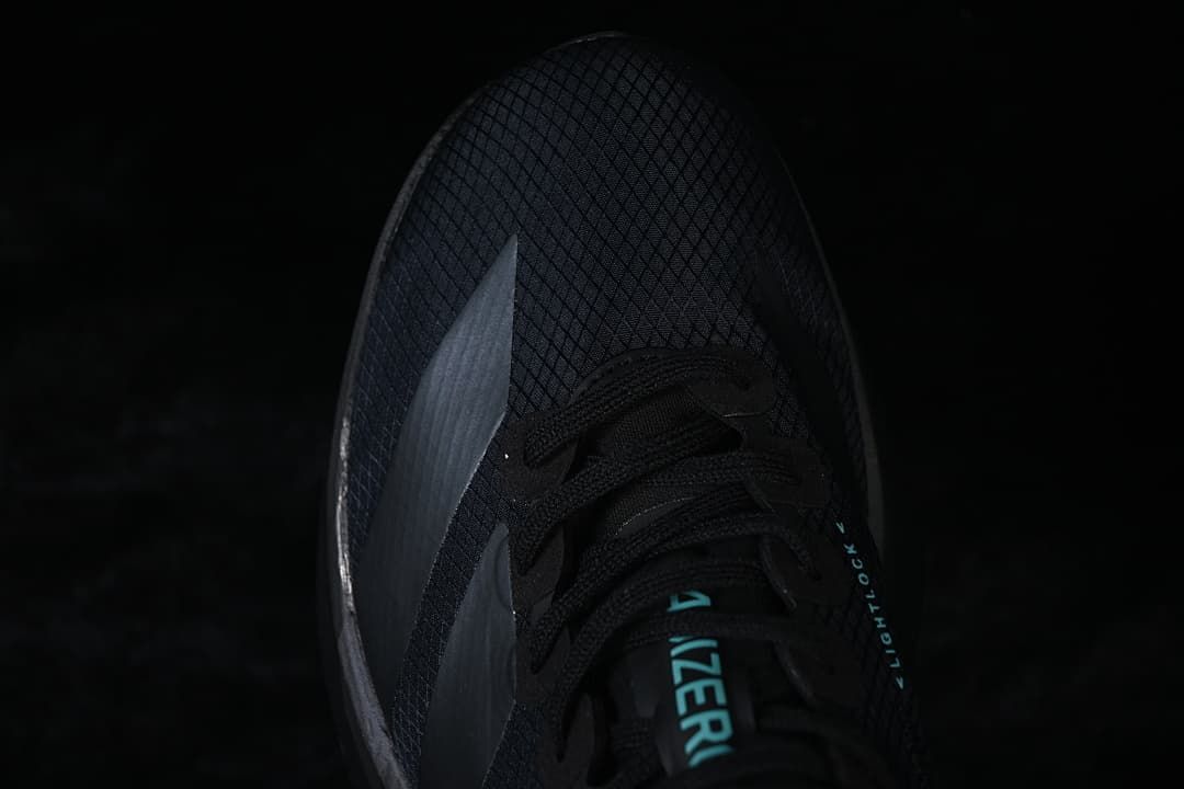 Top view of the patterned toe and laces