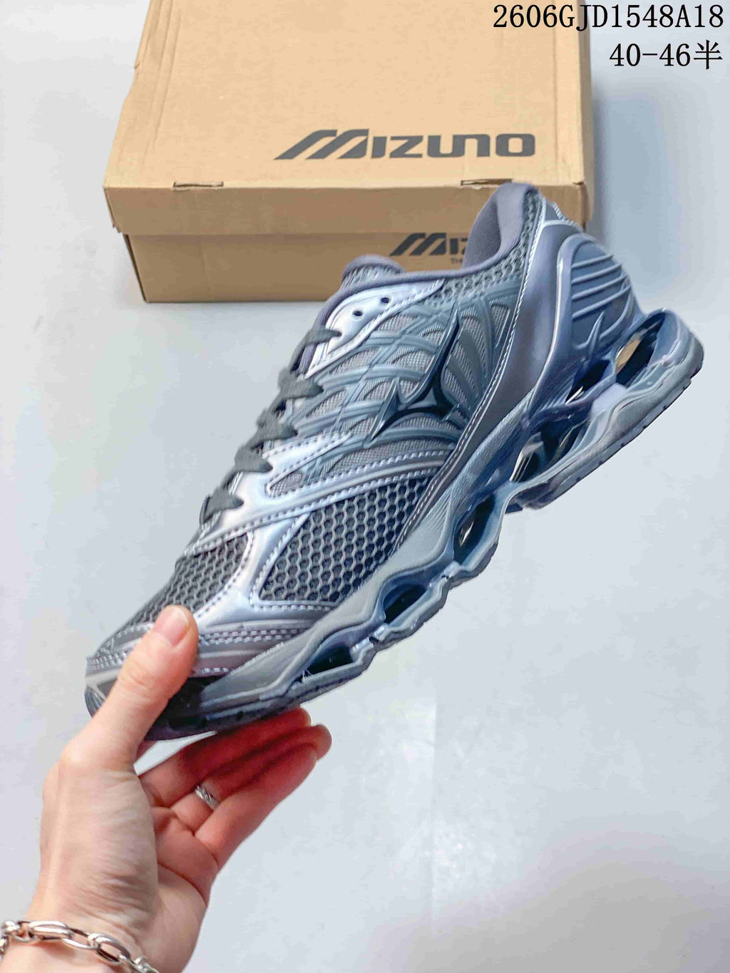 Side profile of the Mizuno Prophecy 8 running shoe with layered panels and sculpted sole