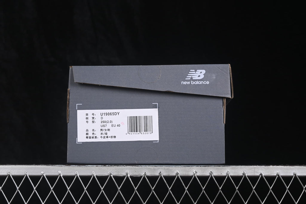 New Balance shoe box with a visible U19065DY label and EU 40 sample size.