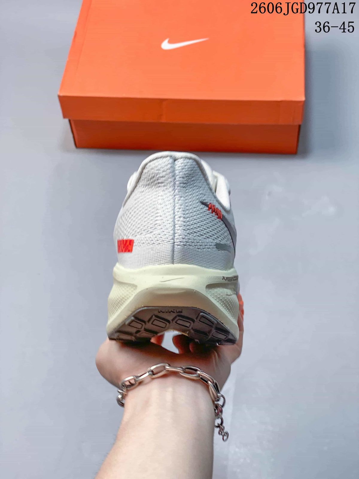 Rear view of the Nike Pegasus 41 heel and outsole