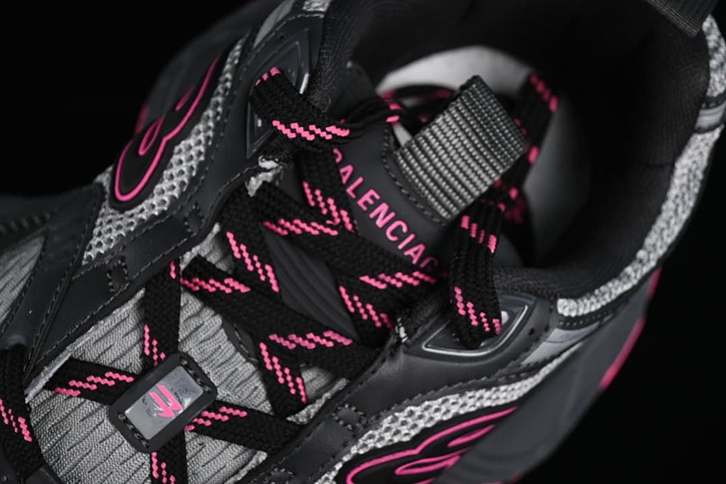Close-up of the laces, tongue and collar details