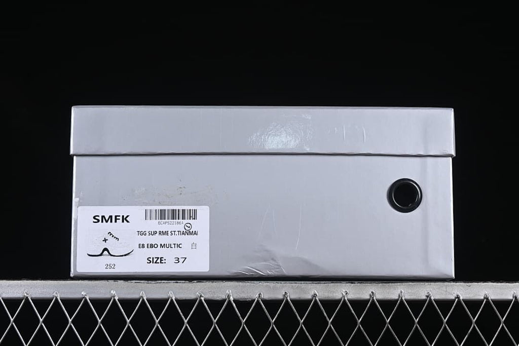 Shoebox label showing size 37