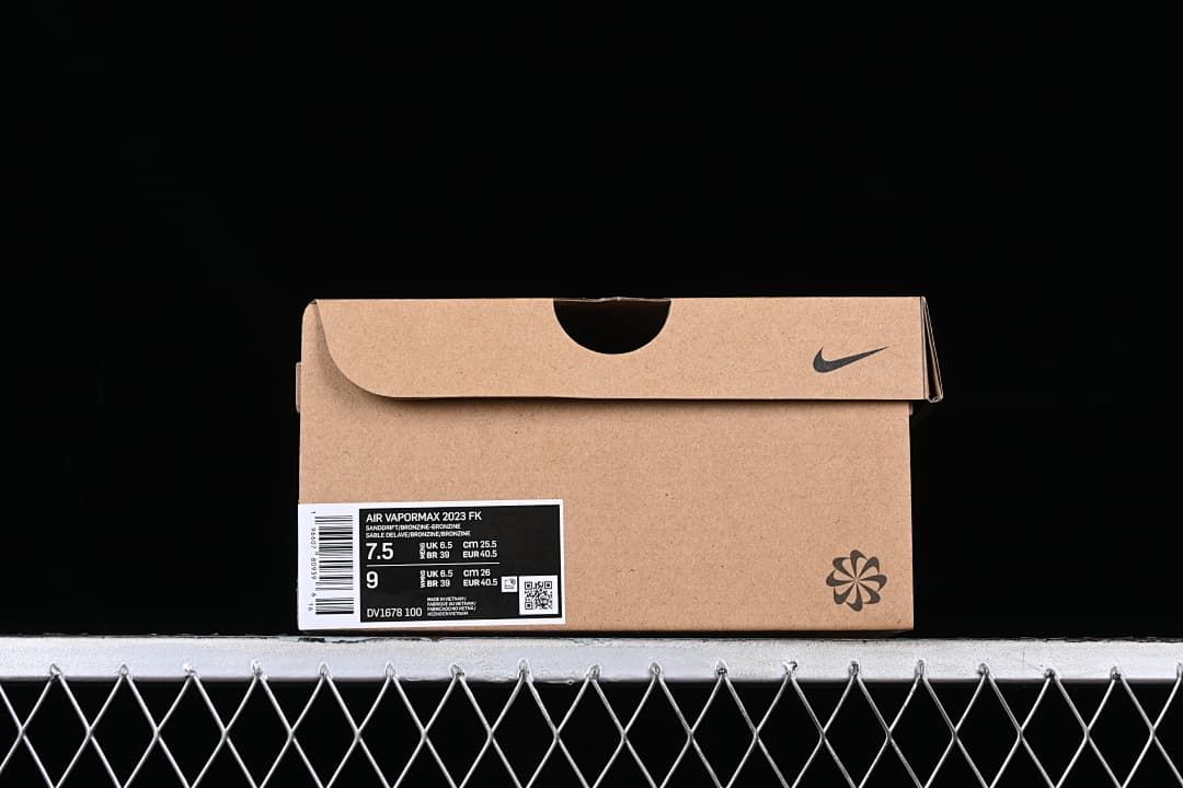 Shoebox label identifying Air VaporMax 2023 FK, size EU 40.5, and style code DV1678-100.