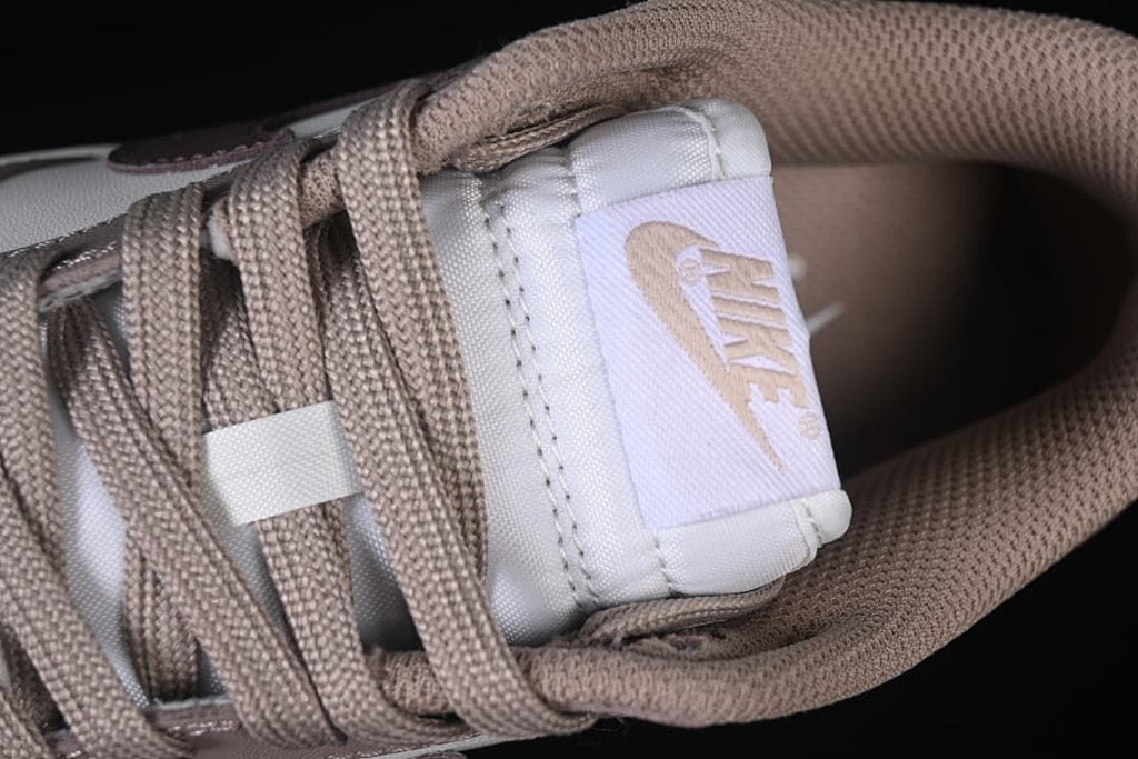 Close-up of the tongue label, laces, and padded collar.