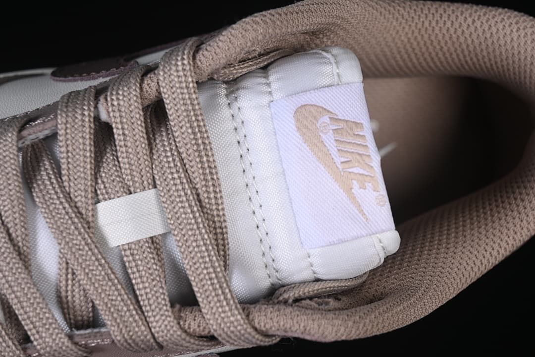 Close-up of the tongue label, laces, and padded collar.