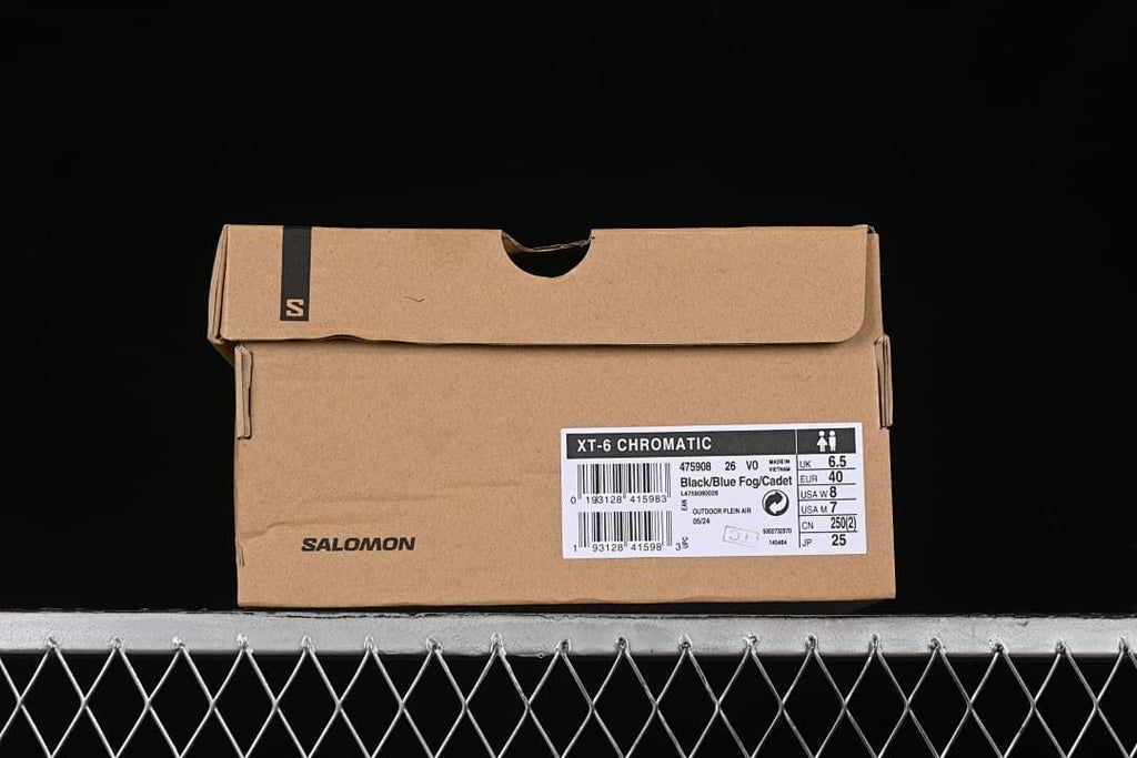Salomon shoe box label identifying XT-6 Chromatic and Black/Blue Fog/Cadet; label shows EUR 40.