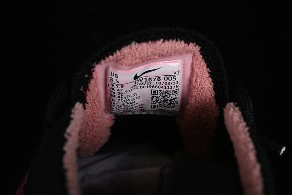 Shoe size label showing US 8.5, UK 7.5, EU 42, CM 26.5, and style code DV1678-005