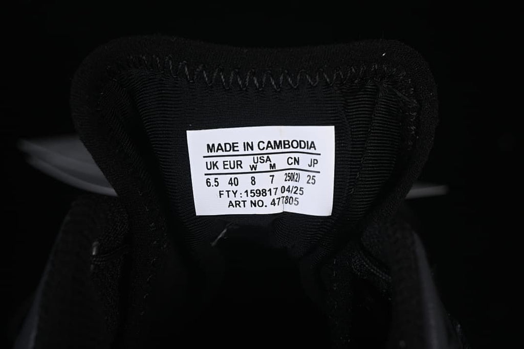 Tongue size label showing EU 40 and article number 477805