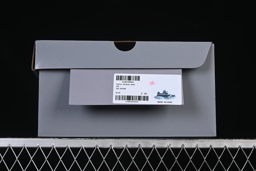 Shoebox label showing 3XL Denim, blue, and size 39