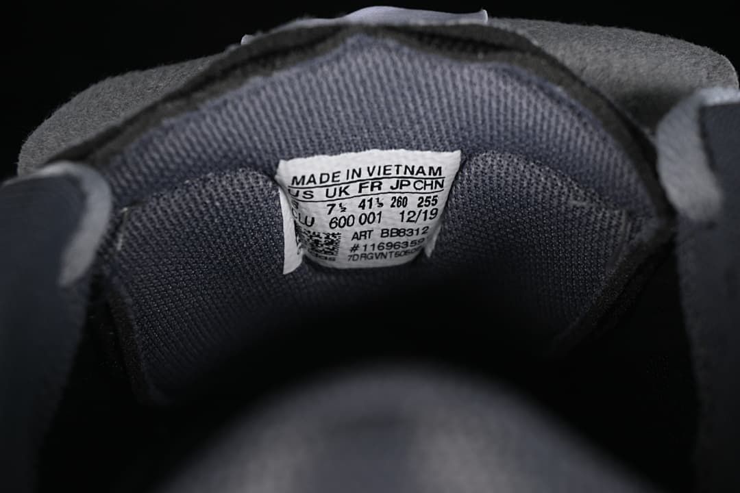 Interior size label showing a sample size and BB8312 model identifier
