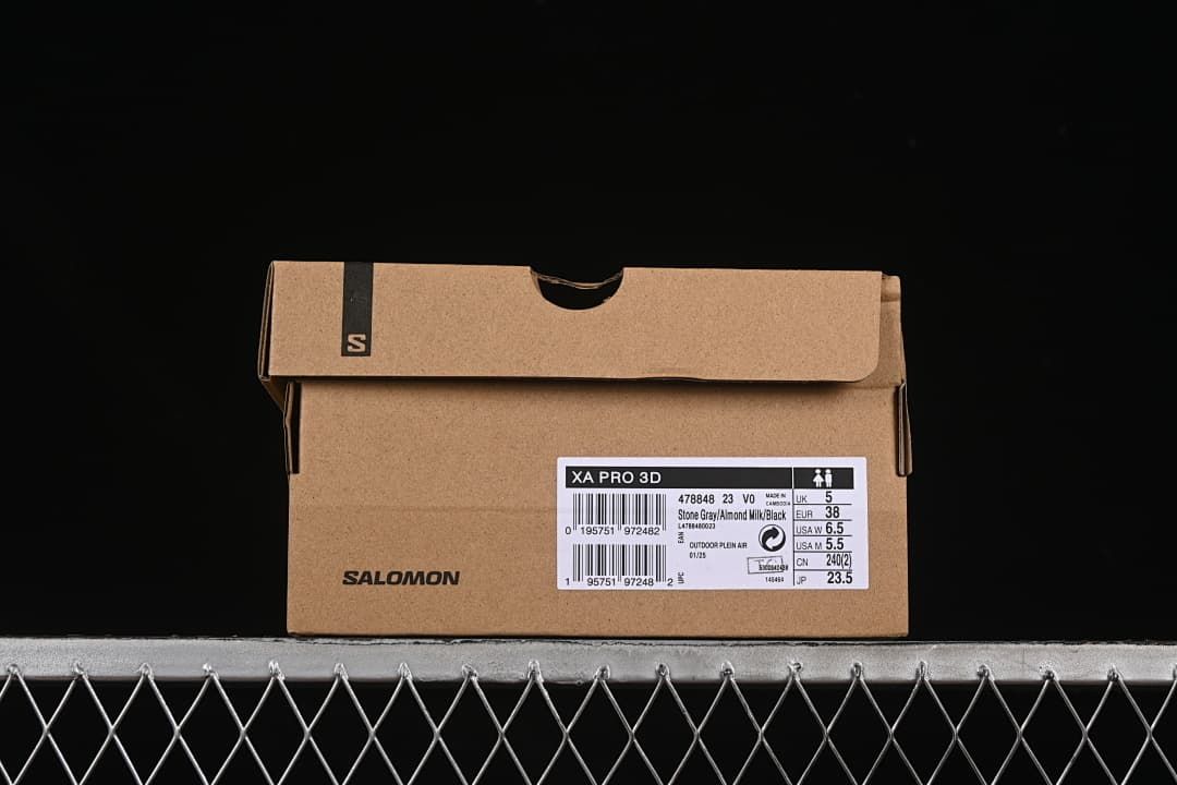 Shoebox label identifying XA Pro 3D, style 478848, color, and sample sizes.