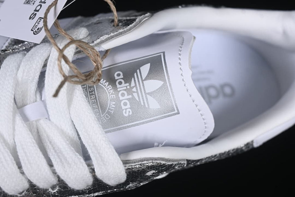 Close-up of the tongue label, white laces and shoe interior