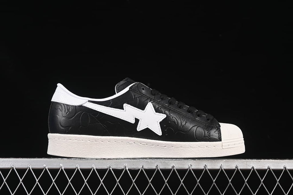 Side view highlighting the white star-shaped side detail