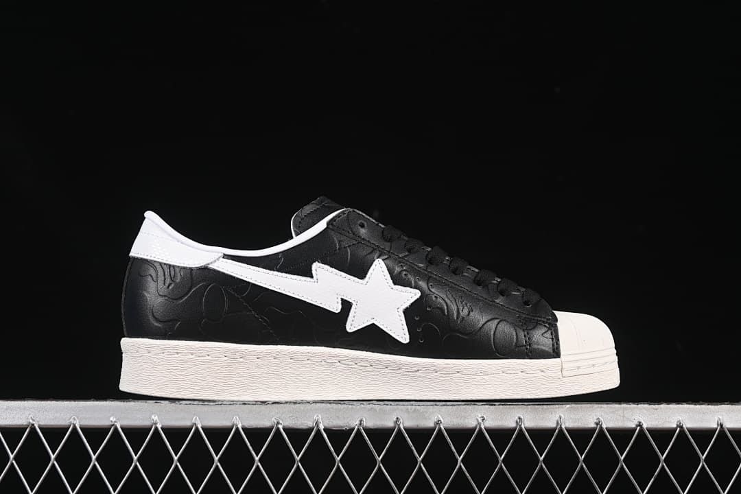 Side view highlighting the white star-shaped side detail